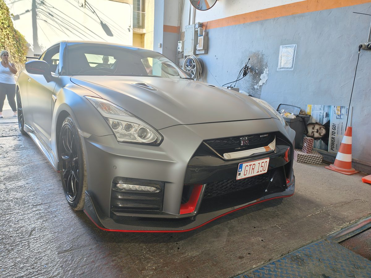 Nissan GT-R
